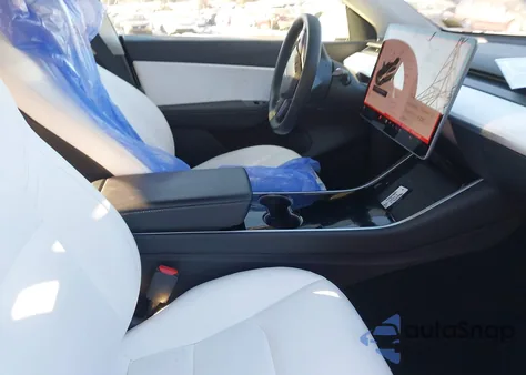 2021 Tesla Model Y Long Range Dual Motor All-Wheel Drive z USA, uszkodzony, nr VIN 5YJYGDEE1MF079521